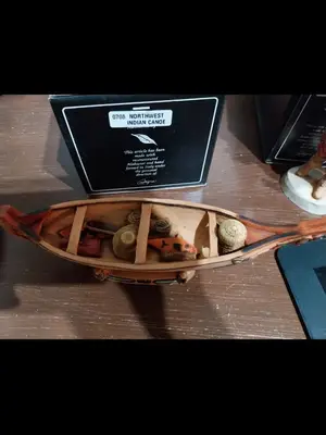 Canoë de collection en bois de châtaignier d’Inde