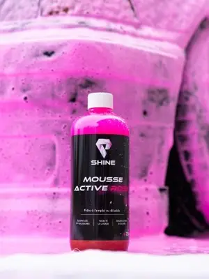 Mousse active colorée rose pour faciliter le lavage