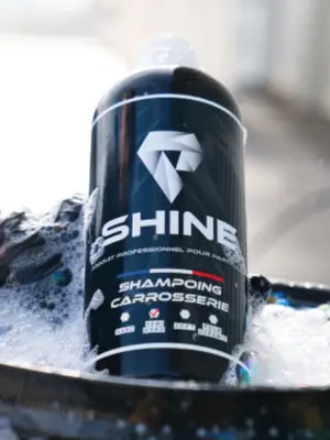 Shampoing semi-hard pour carrosserie avec mousse lubrifiante et effet antistatique