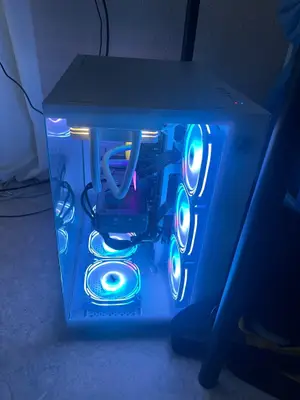 PC gaming Ryzen 7 9800X3D et RTX 5070 avec écran AOC 240 Hz - Miniature 3