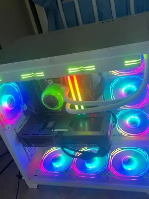 PC gaming Ryzen 7 9800X3D et RTX 5070 avec écran AOC 240 Hz - Miniature 2