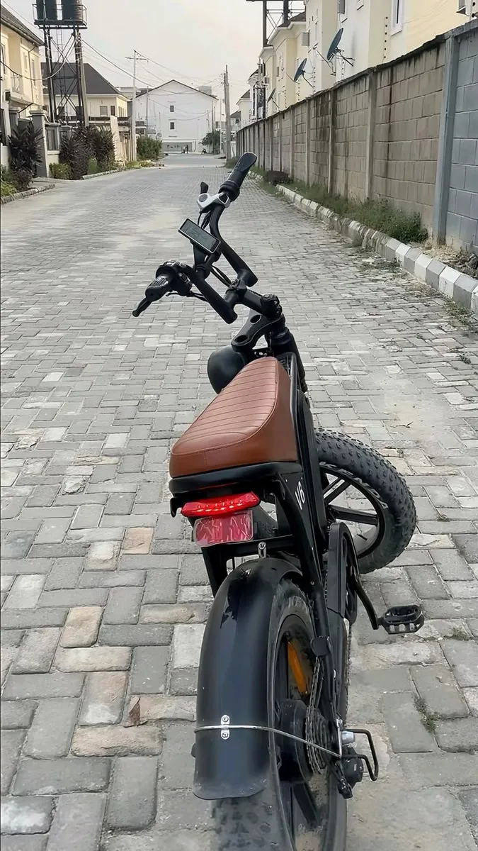 OUXI V8 Fat Bike Électrique 750W Bobber Vintage - Photo 1