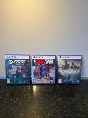 Lot PS5 Standard complet avec 2 manettes et 3 jeux, excellent état - Miniature 5