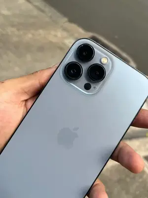 iPhone 13 Pro Max 256Go Bleu Sierra - Excellent état - Miniature 2