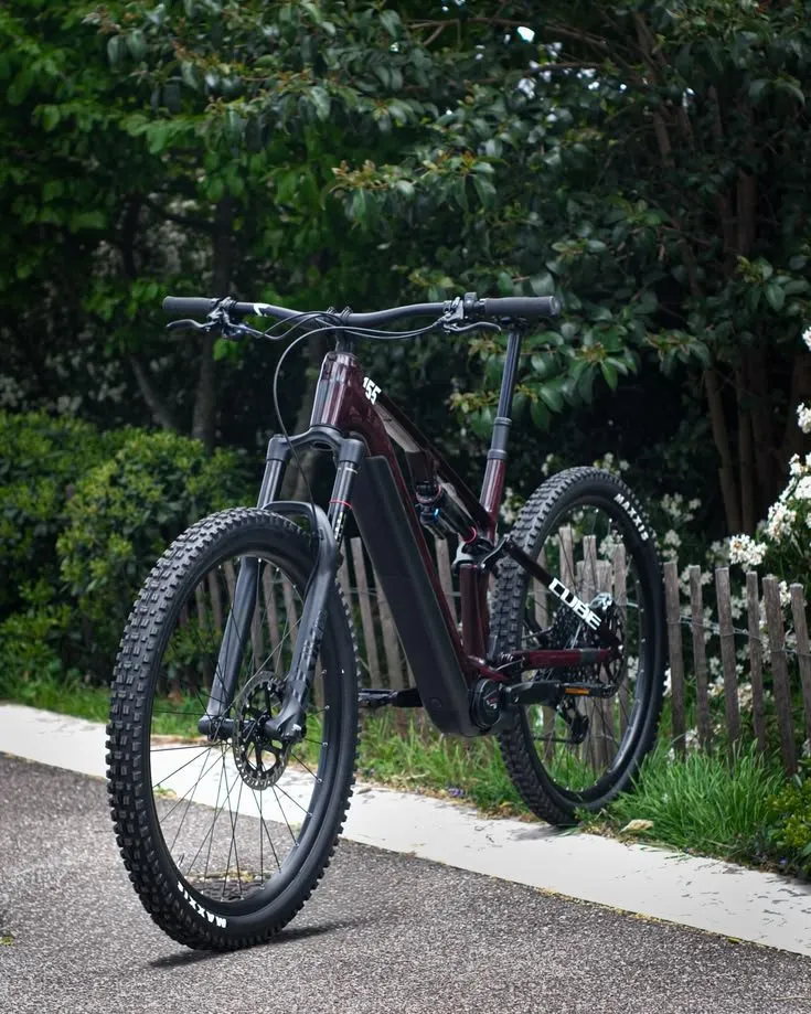VTT électrique CUBE Stereo Hybrid 155 bordeaux comme neuf, batterie 750 Wh - Photo 1