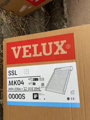 3 volets Velux neufs, encore emballés, à 500 € pièce