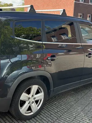 Chevrolet Orlando diesel 2013 7 places 2L 163 ch - Miniature 2