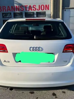 AUDI A3 2.0 TDI PREMIUM 2010 - Miniature 3