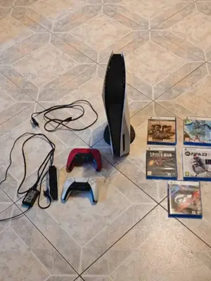 PS5 Édition Standard + 5 jeux + 2 manettes