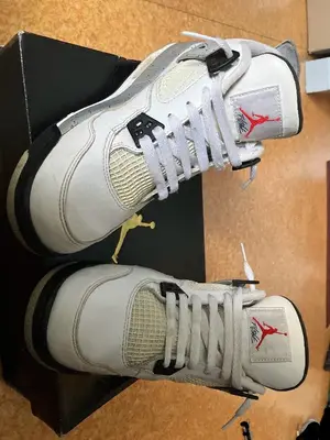 Jordan 4 White Cement - Pointure 39 - Très bon état - Miniature 2
