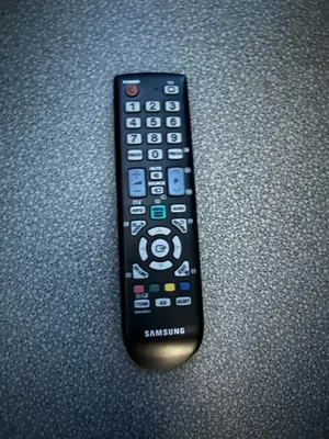 TV Samsung 26" HD LE26B450 avec télécommande - Miniature 4