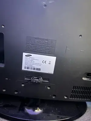TV Samsung 26" HD LE26B450 avec télécommande - Miniature 2