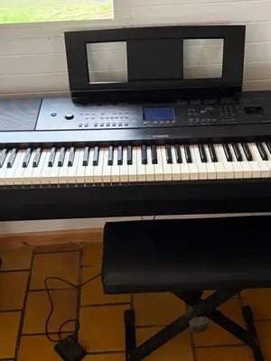 Piano Yamaha DGX-660 très bon état
