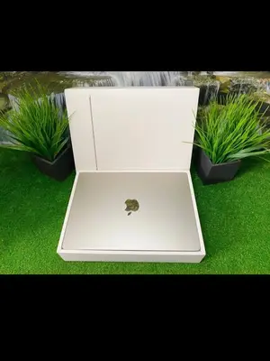 MacBook Air 13,6 pouces M2 2022 en très bon état