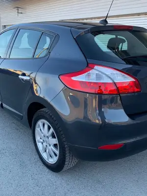 Renault Mégane 1.5 dCI 110 CV 2011 - Miniature 4