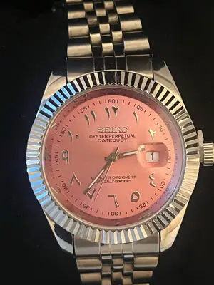 Montre Seiko Mod cadran rose, lunette cannelée et bracelet Jubilee, 36 mm - Miniature 4