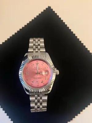 Montre Seiko Mod cadran rose, lunette cannelée et bracelet Jubilee, 36 mm - Miniature 2