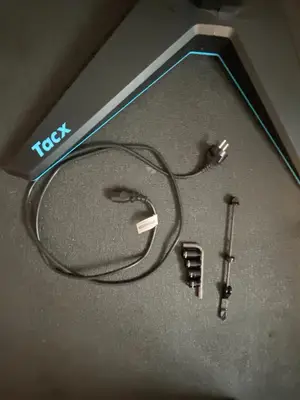 Home-trainer Tacx FLUX 2 Smart à entraînement direct avec tapis d’origine - Miniature 4