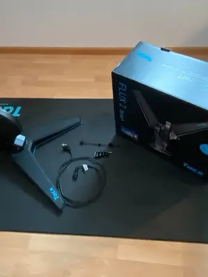 Home-trainer Tacx FLUX 2 Smart à entraînement direct avec tapis d’origine - Miniature 2