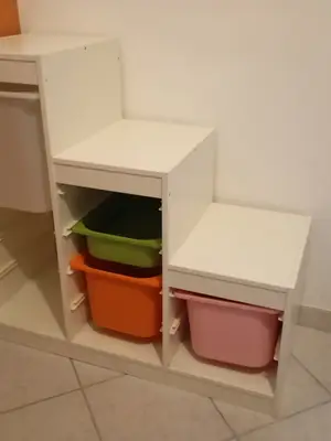 Meuble de rangement IKEA TROFAST avec bacs colorés