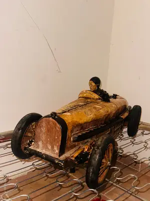 Ancienne Voiture de Course Vintage avec Pilote - Miniature 5