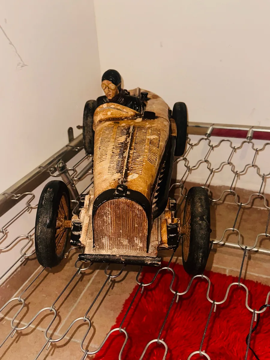Ancienne Voiture de Course Vintage avec Pilote - Photo 1