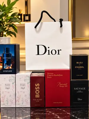 Coffret, maquillage et parfum de niche disponibles - Miniature 3