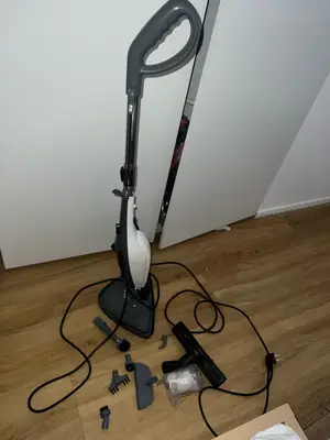 Aspirateur avec fonction serpillière - 10€