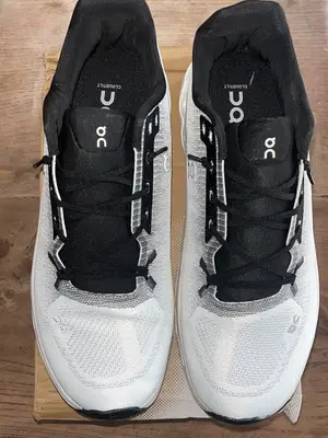 On Cloud Noir - Chaussures de running