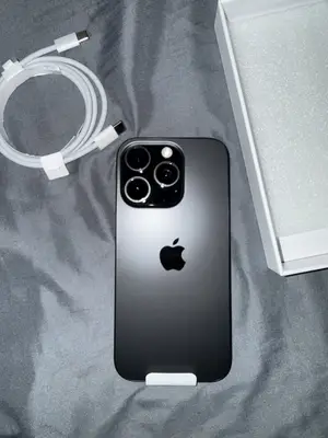 Apple iPhone 16 Pro 128Go Noir - Bon état - Miniature 2