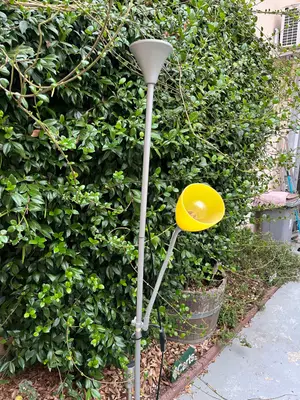 Lampadaire double éclairage avec liseuse jaune - Miniature 2