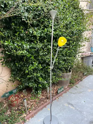 Lampadaire double éclairage avec liseuse jaune