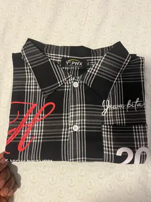 Chemise noire en bon état