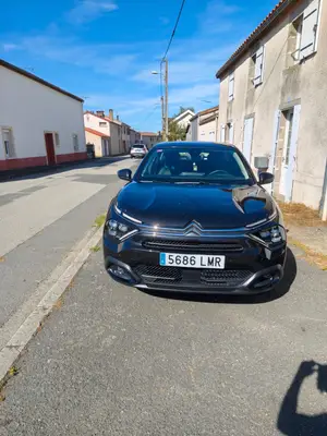 Citroën C4 année 2021 en bon état général, propre et prête à rouler - Miniature 2
