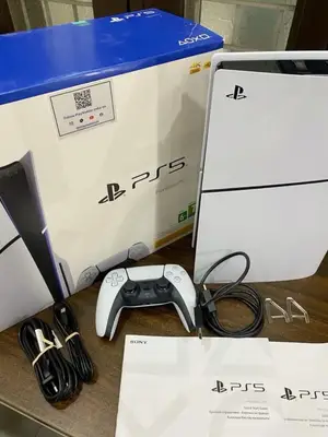 PS5 Slim 1To avec lecteur + 2 jeux + manette