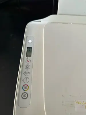 Imprimante en très bonne état multifonction compacte HP DeskJet série 3700 avec Wi-Fi - Miniature 4