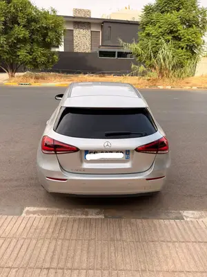 Mercedes-Benz A180d de 2019 avec 161 000 km, en très bon état général - Miniature 5