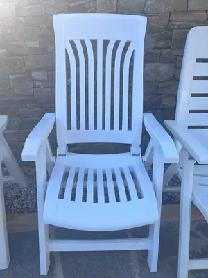 Lot de 4 chaises de jardin à récupérer au Lavandou - Miniature 3
