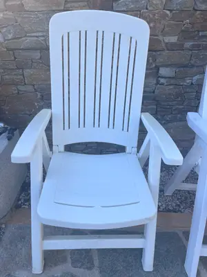 Lot de 4 chaises de jardin à récupérer au Lavandou - Miniature 2