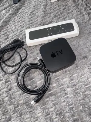 Apple TV 4K 3e génération 128 Go en très bon état - Miniature 2