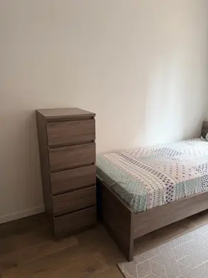 Ensemble chambre: 2 lits + matelas + 3 commodes - Miniature 4