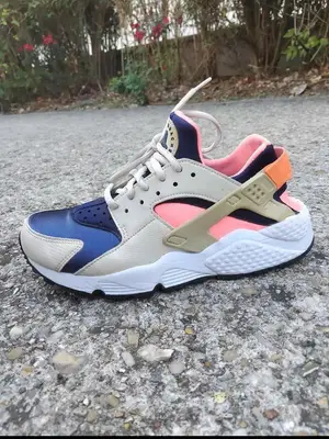 Baskets Nike Huarache pour femme, pointure 38, en parfait état