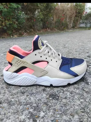 Baskets Nike Huarache pour femme, pointure 38, en parfait état - Miniature 2