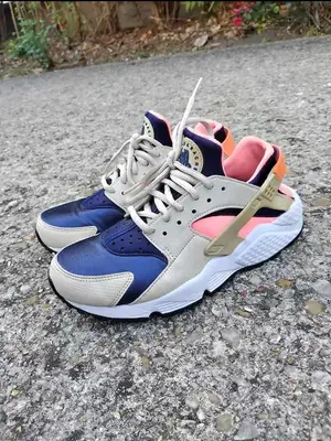 Baskets Nike Huarache pour femme, pointure 38, en parfait état - Miniature 3