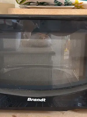 Micro-ondes Brandt avec décongélation et maintien au chaud, bon état