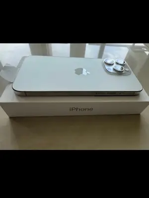 iPhone 15 Pro tout neuf jamais utilisé - Miniature 3