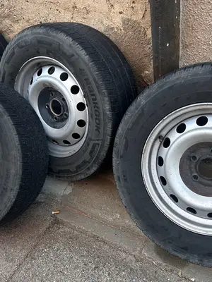 4 jantes acier 15 pouces avec pneus Hankook - entraxe 5x108 Peugeot Expert II