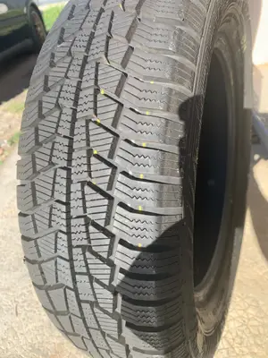2 pneus hiver Gislaved 175/65R15 84T quasi neufs