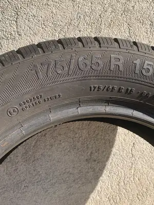 2 pneus hiver Gislaved 175/65R15 84T quasi neufs - Miniature 2