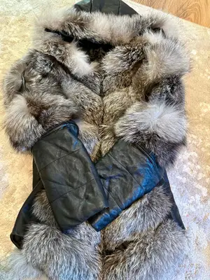Veste en fourrure synthétique taille 4/1 - Très bon état